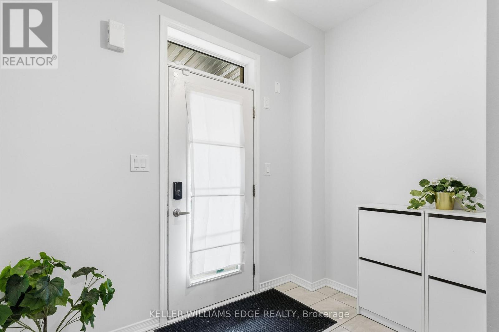 54 Oaktree Drive, Haldimand, Ontario  N3W 0E7 - Photo 4 - X12698356