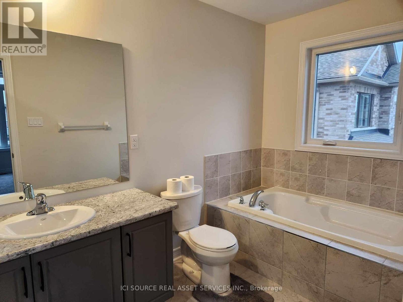 41 Bentgrass Drive, Welland, Ontario  L3B 0H4 - Photo 12 - X12698394