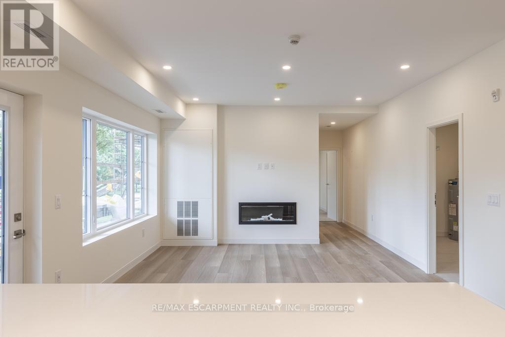 209 - 123 Lincoln Street, Welland (Broadway), Ontario  L3C 6P8 - Photo 6 - X12698402