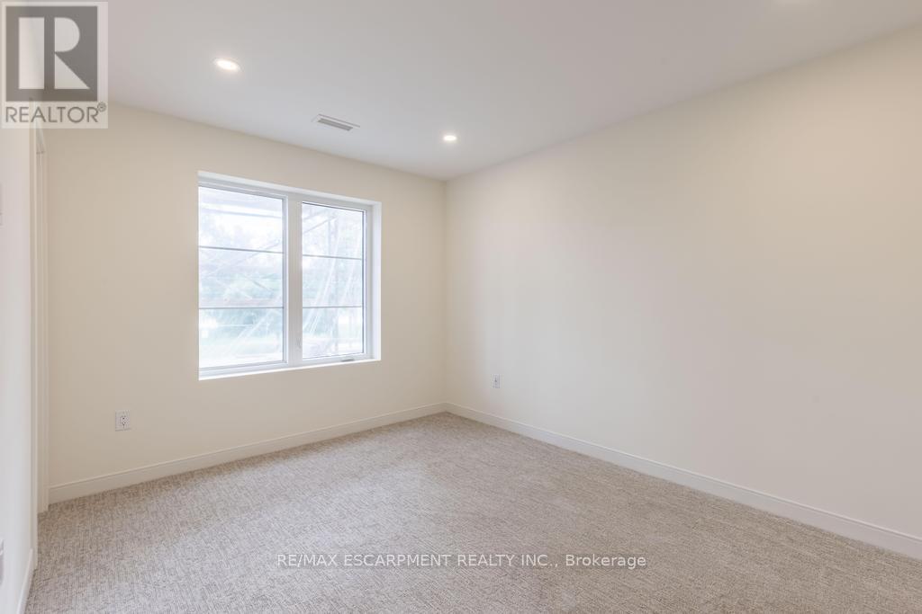 209 - 123 Lincoln Street, Welland (Broadway), Ontario  L3C 6P8 - Photo 9 - X12698402