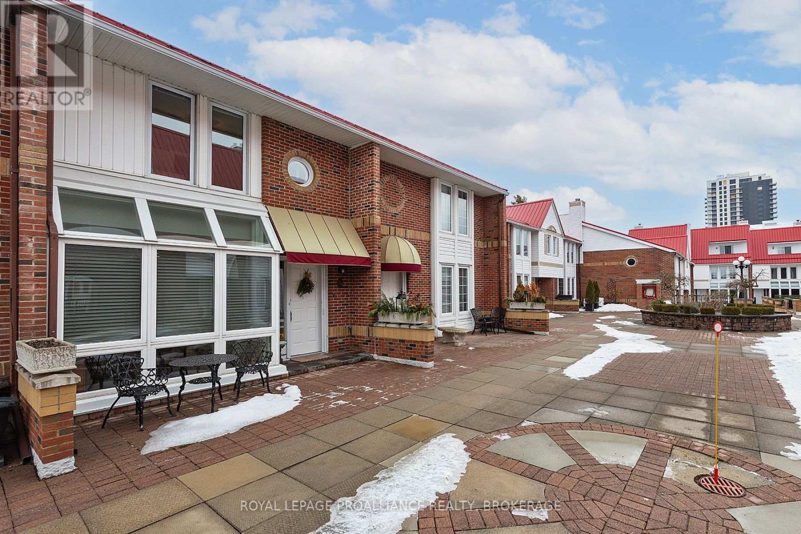 29 - 1 Place D'armes, Kingston (East Of Sir John A. Blvd), Ontario  K7K 6R9 - Photo 2 - X12698436