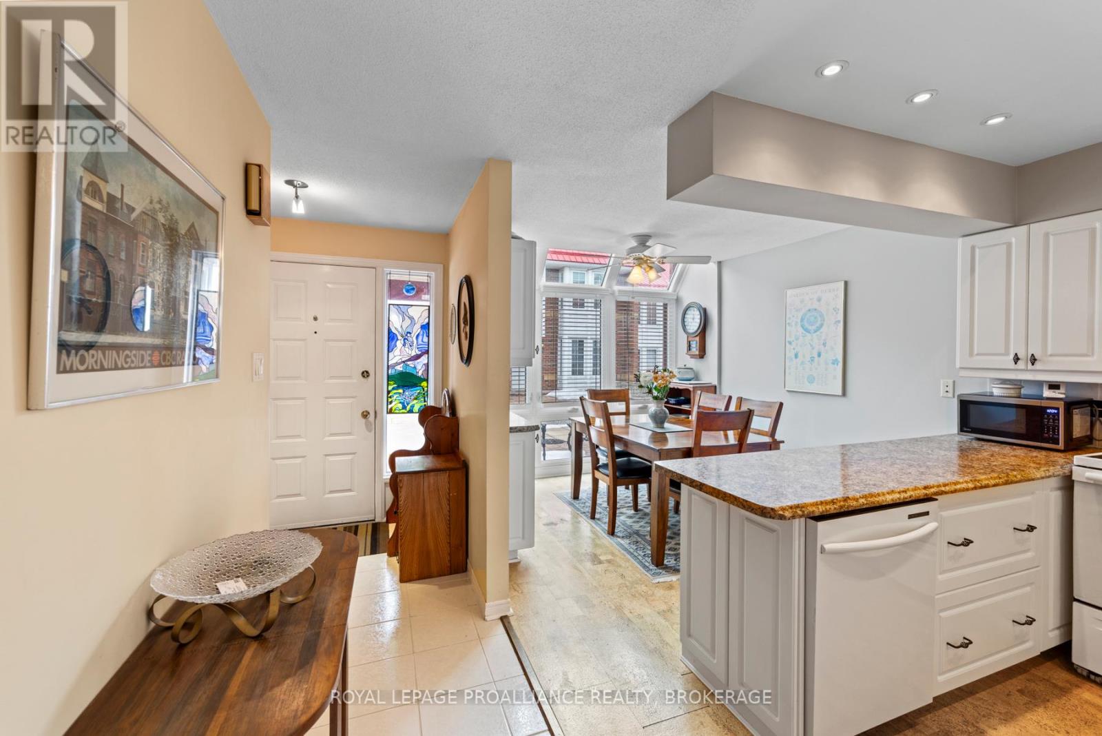 29 - 1 Place D'armes, Kingston (East Of Sir John A. Blvd), Ontario  K7K 6R9 - Photo 4 - X12698436