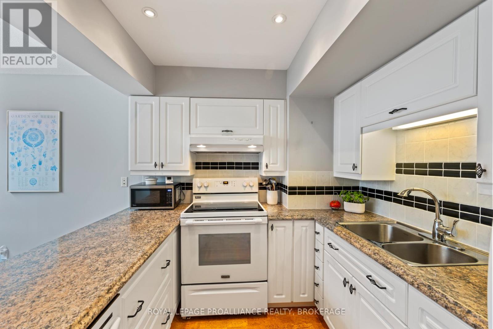 29 - 1 Place D'armes, Kingston (East Of Sir John A. Blvd), Ontario  K7K 6R9 - Photo 6 - X12698436