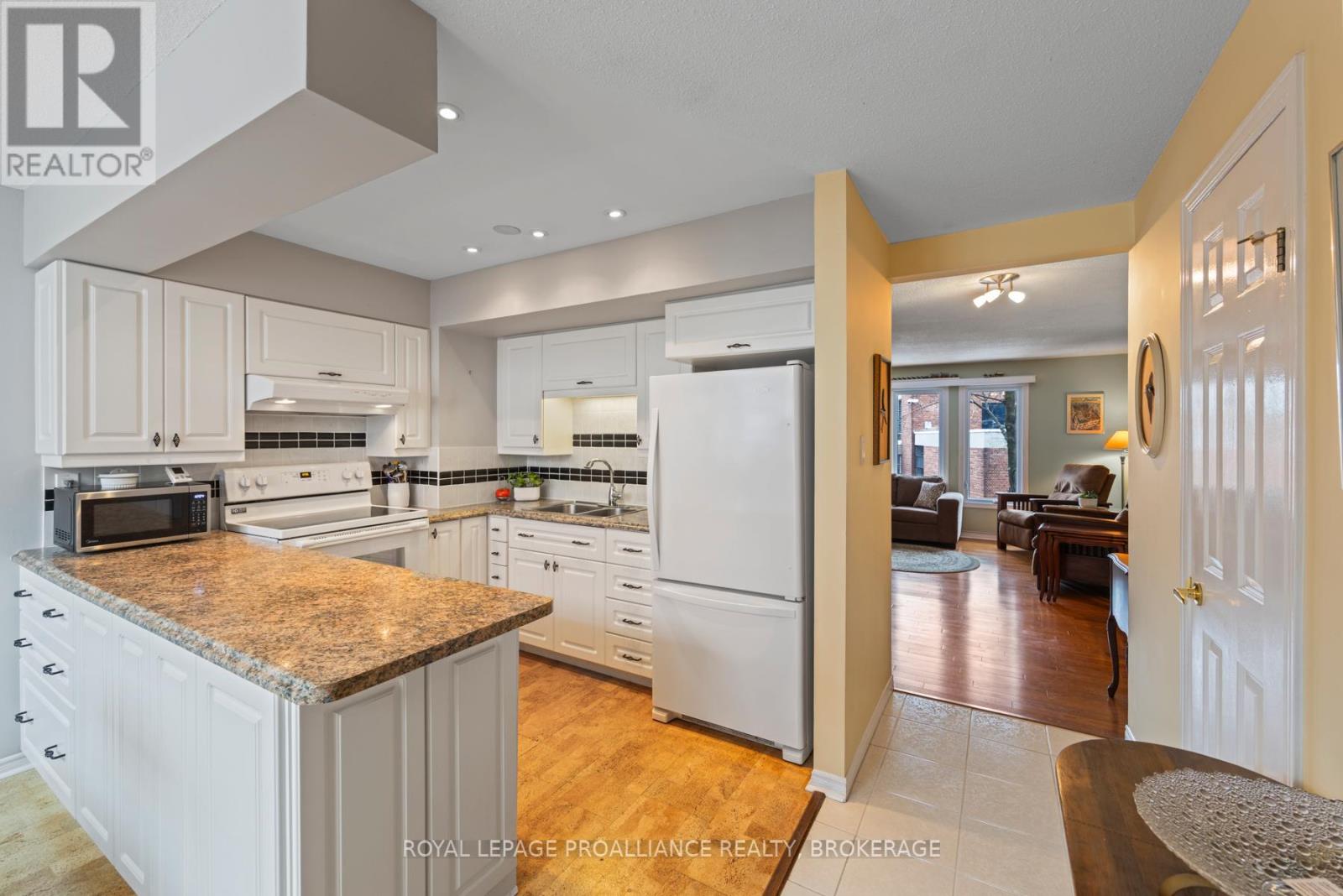 29 - 1 Place D'armes, Kingston (East Of Sir John A. Blvd), Ontario  K7K 6R9 - Photo 7 - X12698436