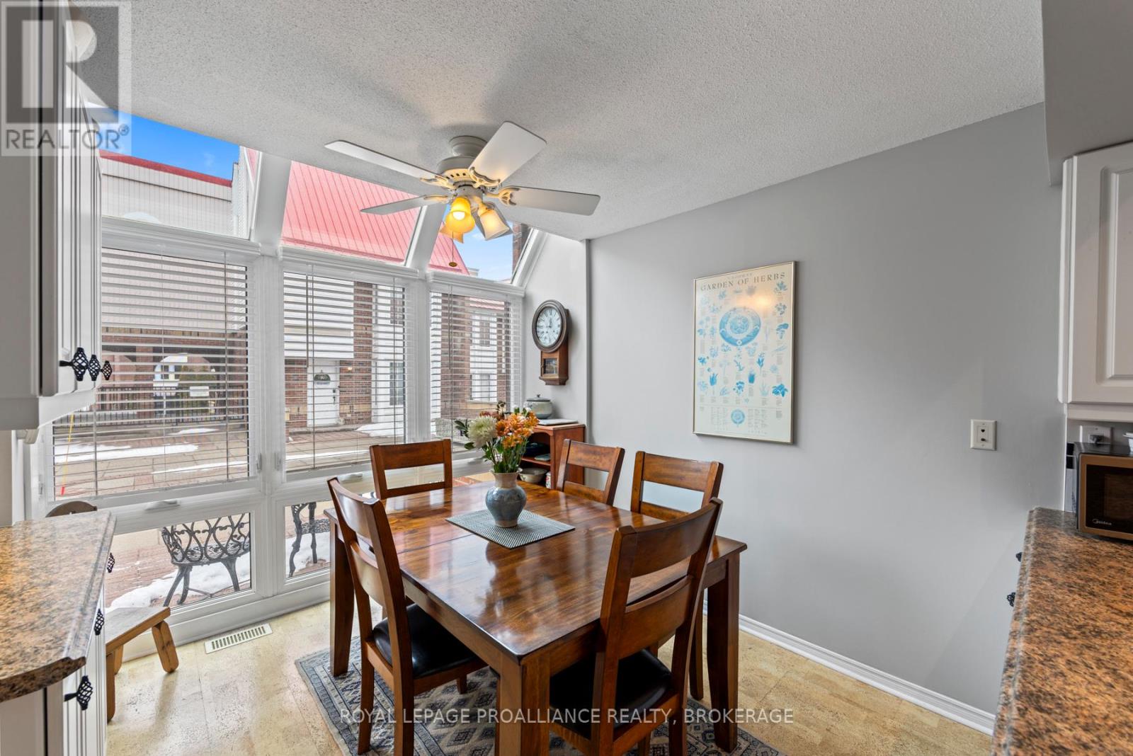 29 - 1 Place D'armes, Kingston (East Of Sir John A. Blvd), Ontario  K7K 6R9 - Photo 8 - X12698436