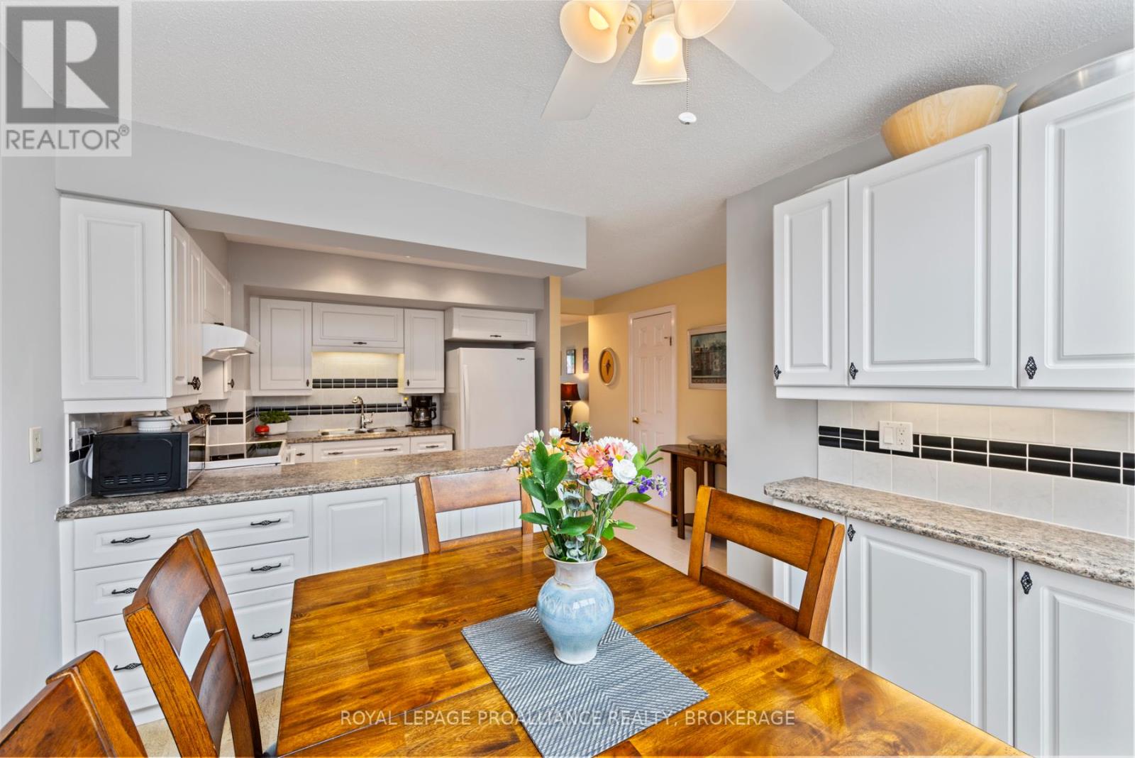 29 - 1 Place D'armes, Kingston (East Of Sir John A. Blvd), Ontario  K7K 6R9 - Photo 9 - X12698436