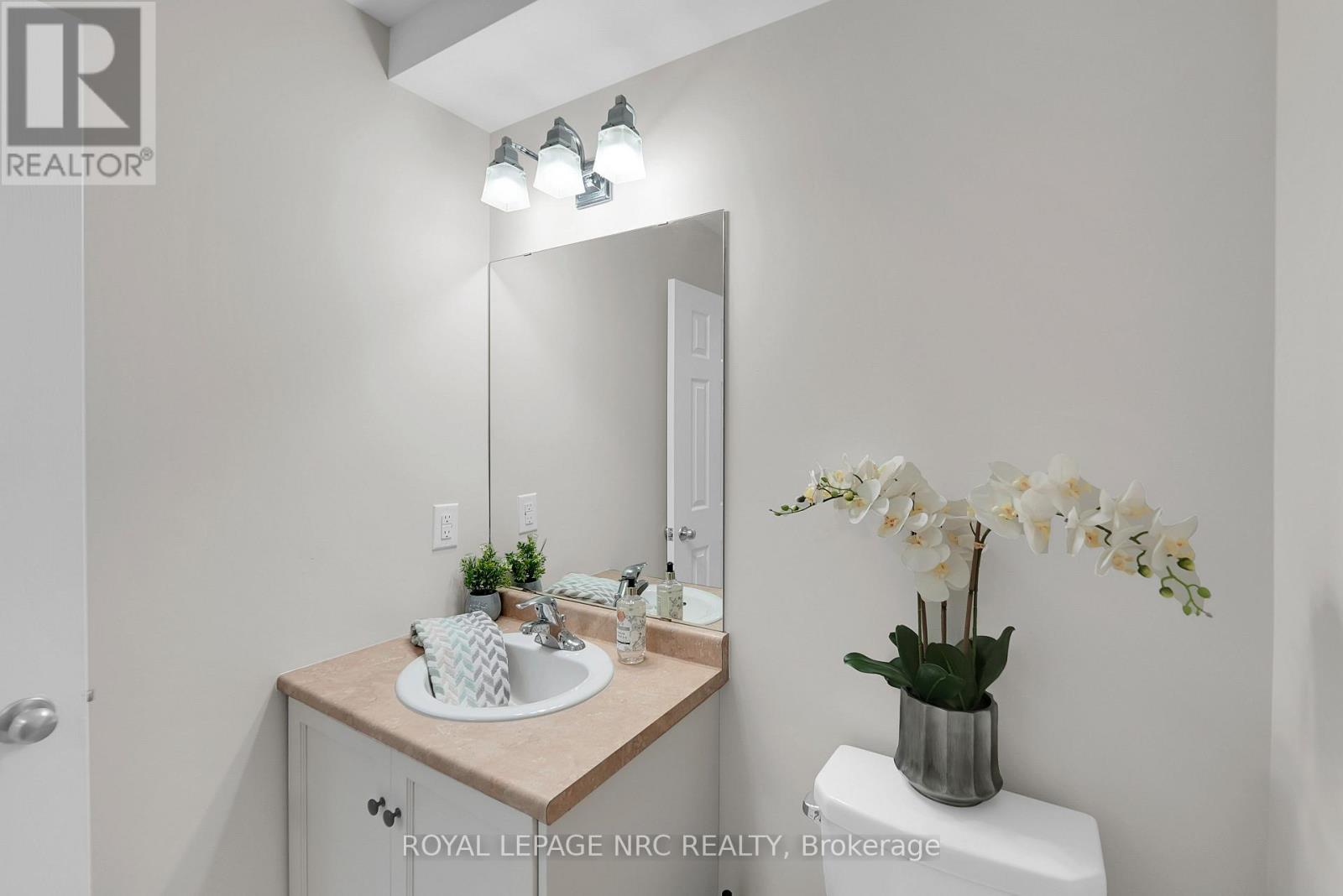 58 Queens Circle, Fort Erie, Ontario  L0S 1B0 - Photo 16 - X12698422