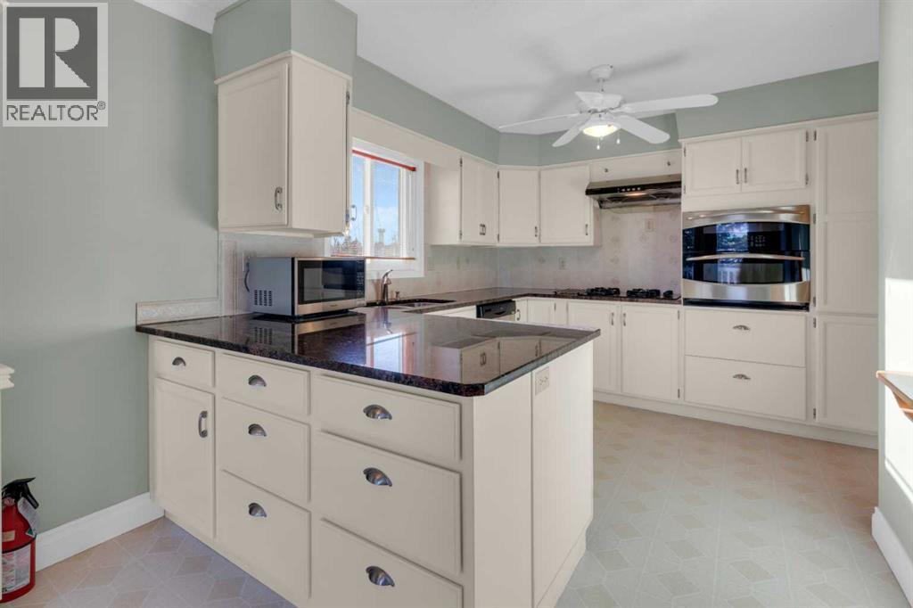 12 Vandoos Villas Nw, Calgary, Alberta  T3A 4W3 - Photo 6 - A2277705