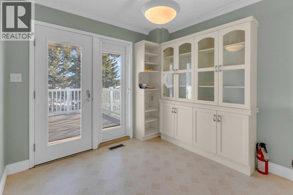 12 Vandoos Villas Nw, Calgary, Alberta  T3A 4W3 - Photo 9 - A2277705