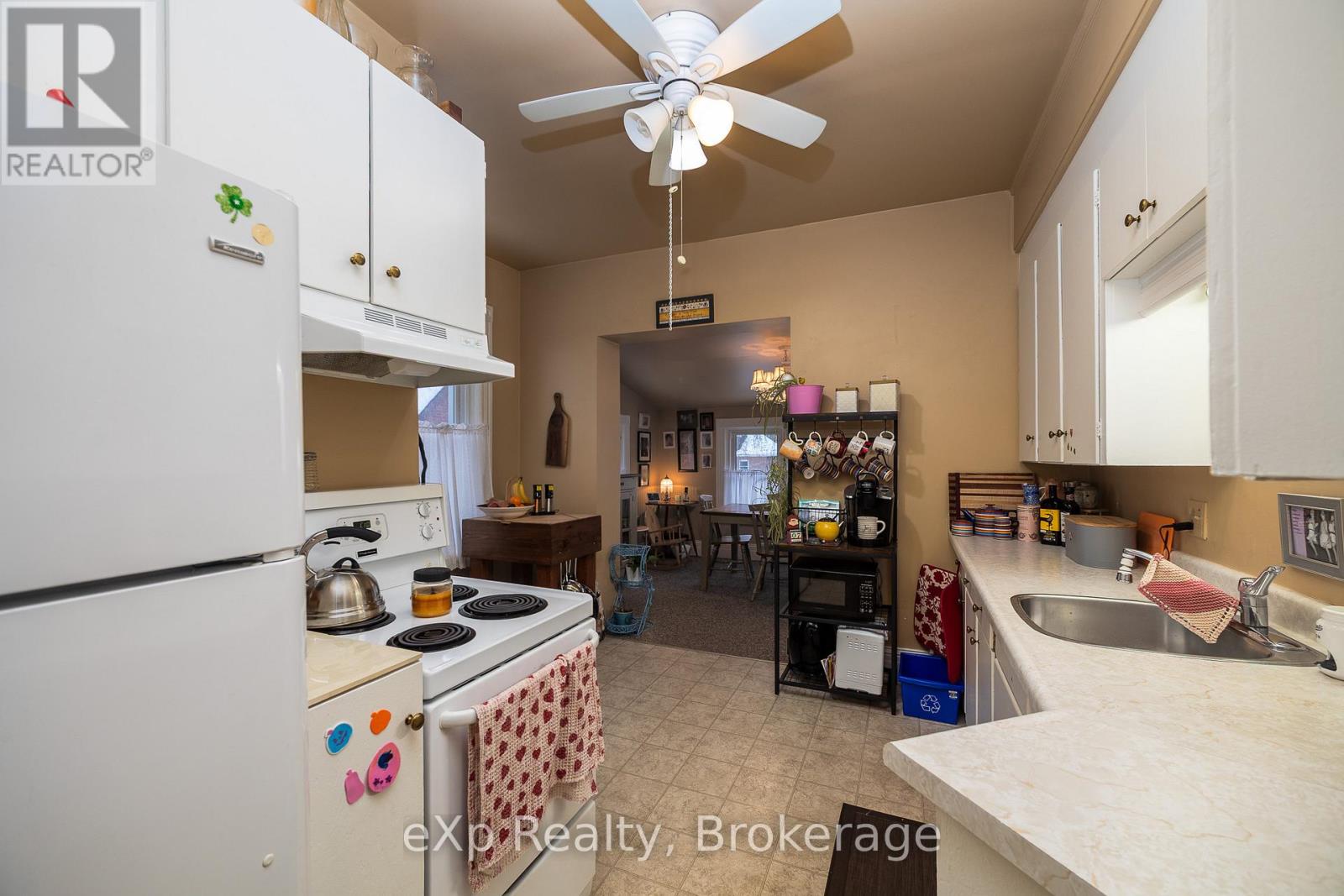 Upper Apartment - 554 2nd Avenue E, Owen Sound, Ontario  N4K 2G6 - Photo 8 - X12695004