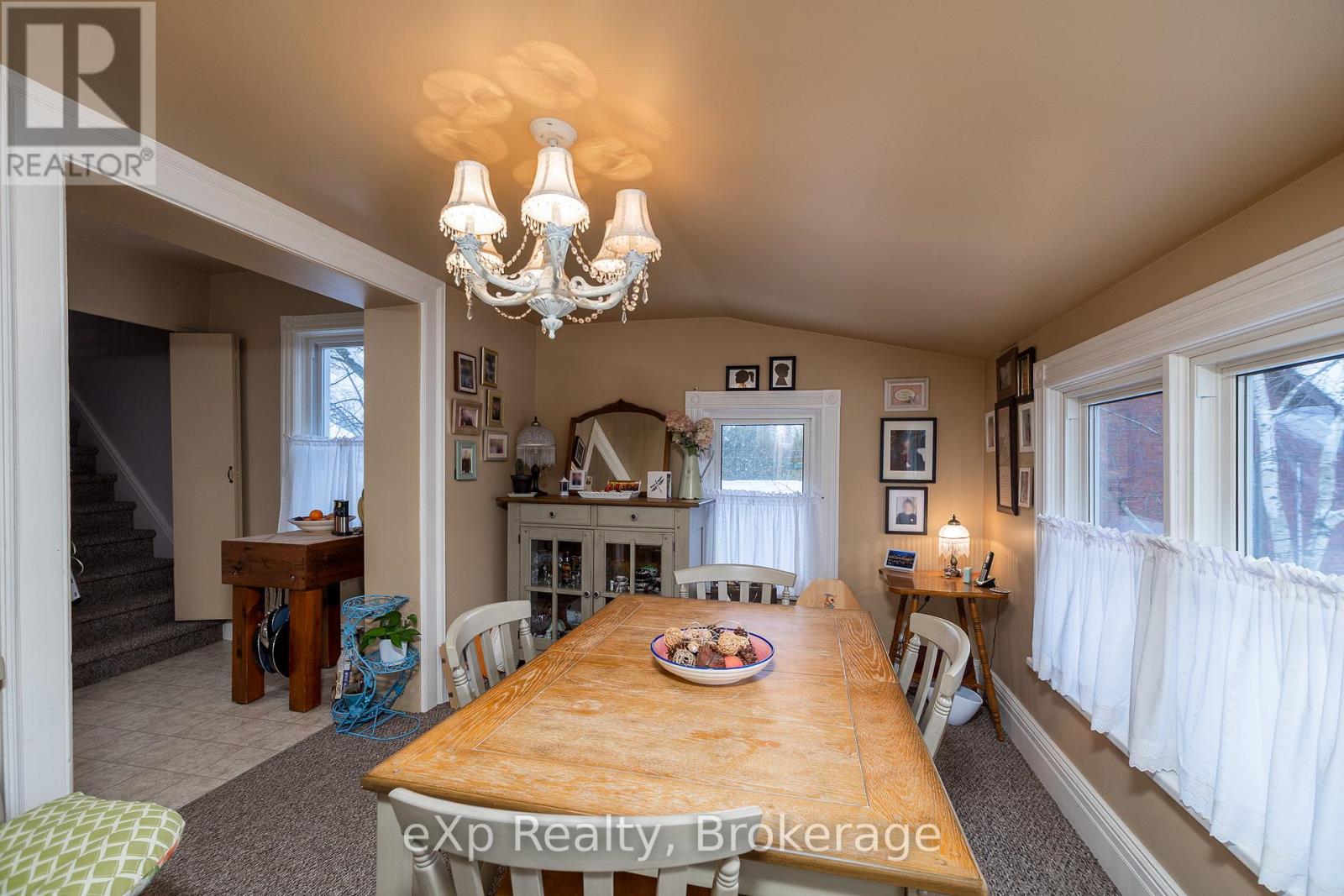 Upper Apartment - 554 2nd Avenue E, Owen Sound, Ontario  N4K 2G6 - Photo 5 - X12695004