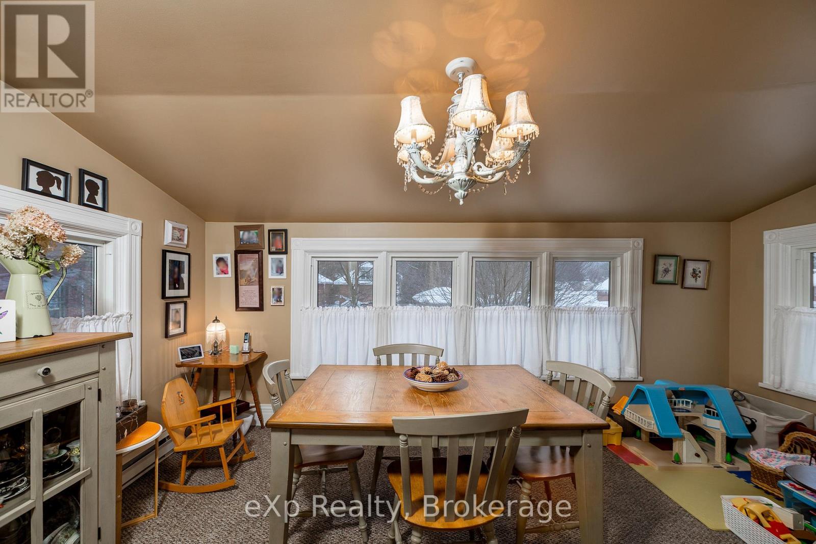 Upper Apartment - 554 2nd Avenue E, Owen Sound, Ontario  N4K 2G6 - Photo 4 - X12695004