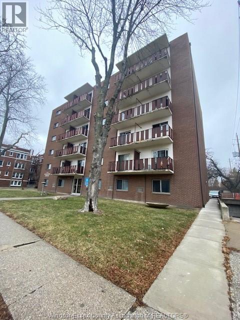 2225 University West Unit# 303, Windsor, Ontario  N9B 1E6 - Photo 2 - 26001146
