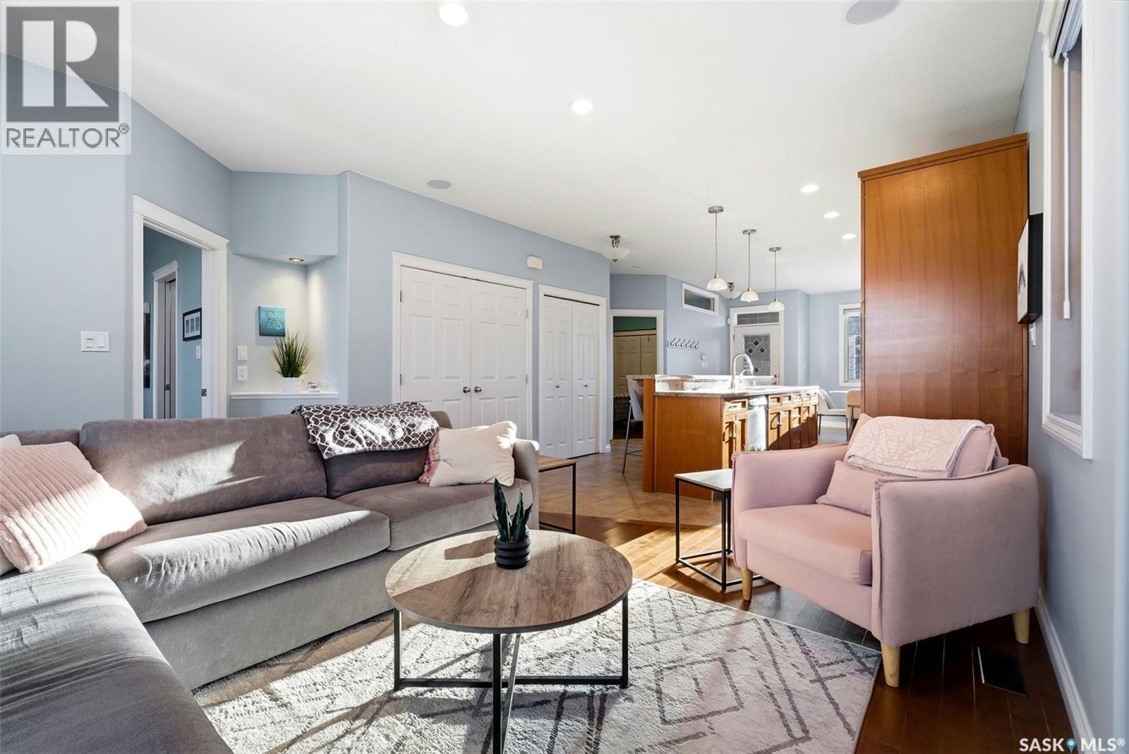 56 Stapleford Crescent, Regina, Saskatchewan  S4R 4S5 - Photo 4 - SK026821