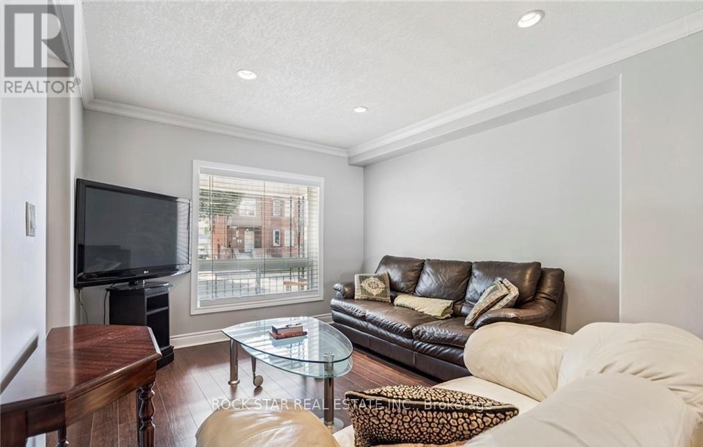 34 Cliff Avenue, Hamilton, Ontario  L8V 2R9 - Photo 2 - X12698432