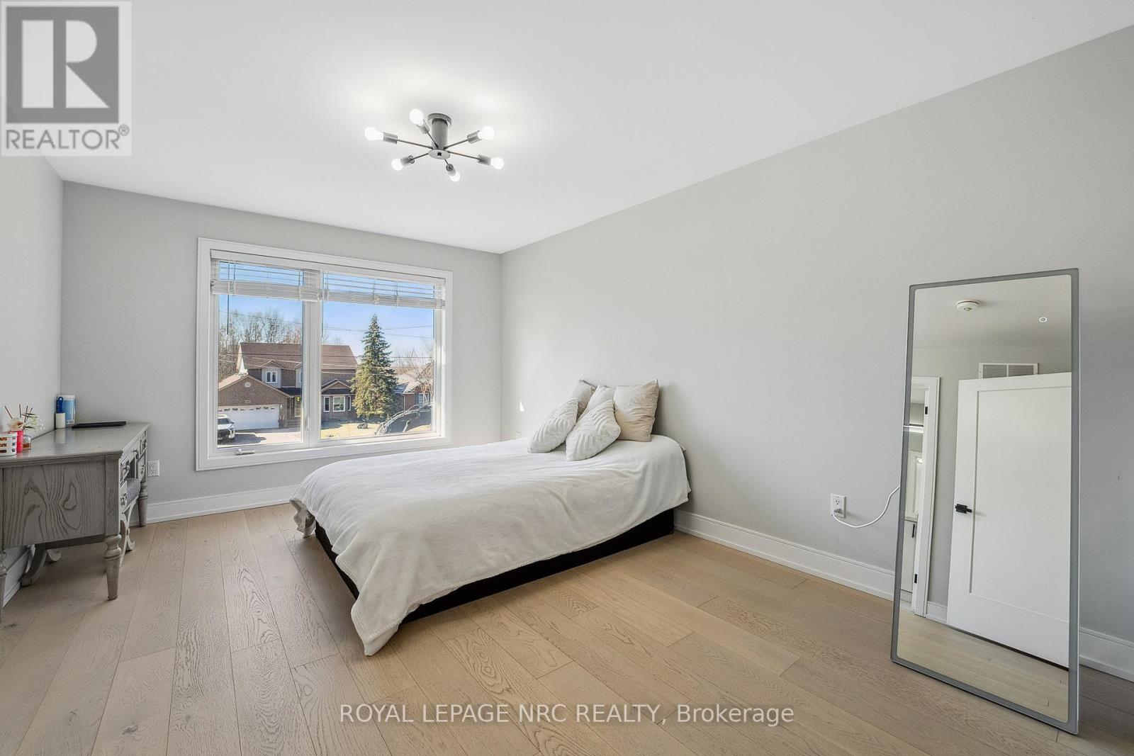 Upper - 668 Quaker Road, Welland (N. Welland), Ontario  L3C 3H2 - Photo 12 - X12698474