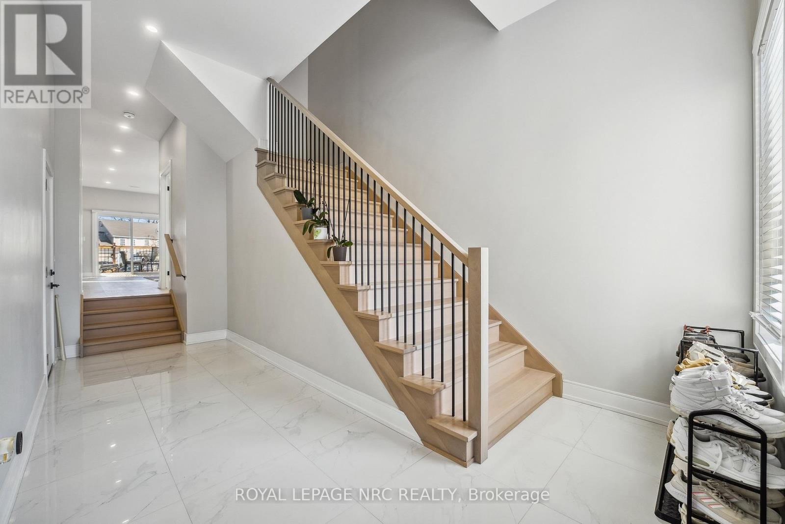 Upper - 668 Quaker Road, Welland (N. Welland), Ontario  L3C 3H2 - Photo 3 - X12698474