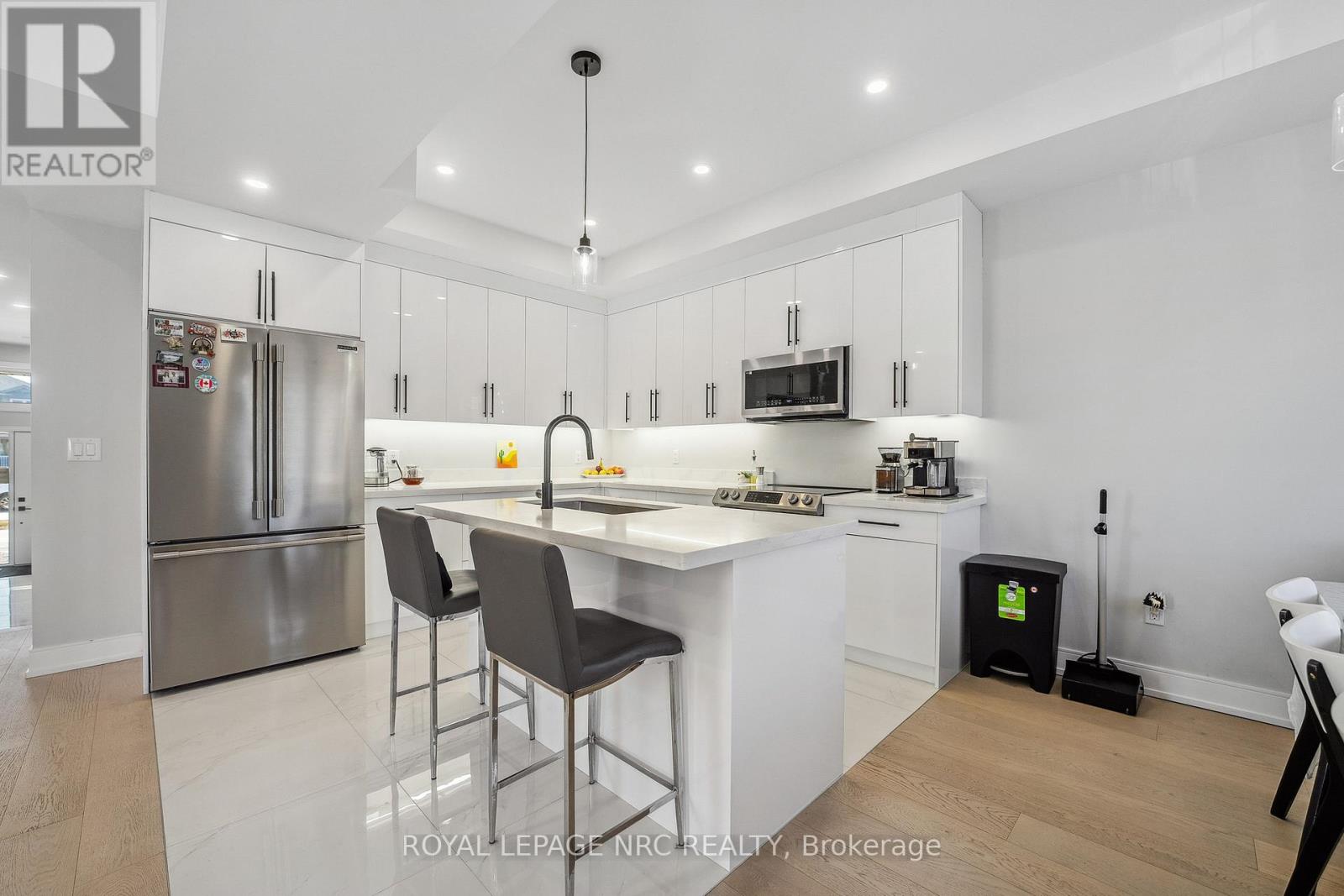 Upper - 668 Quaker Road, Welland (N. Welland), Ontario  L3C 3H2 - Photo 8 - X12698474