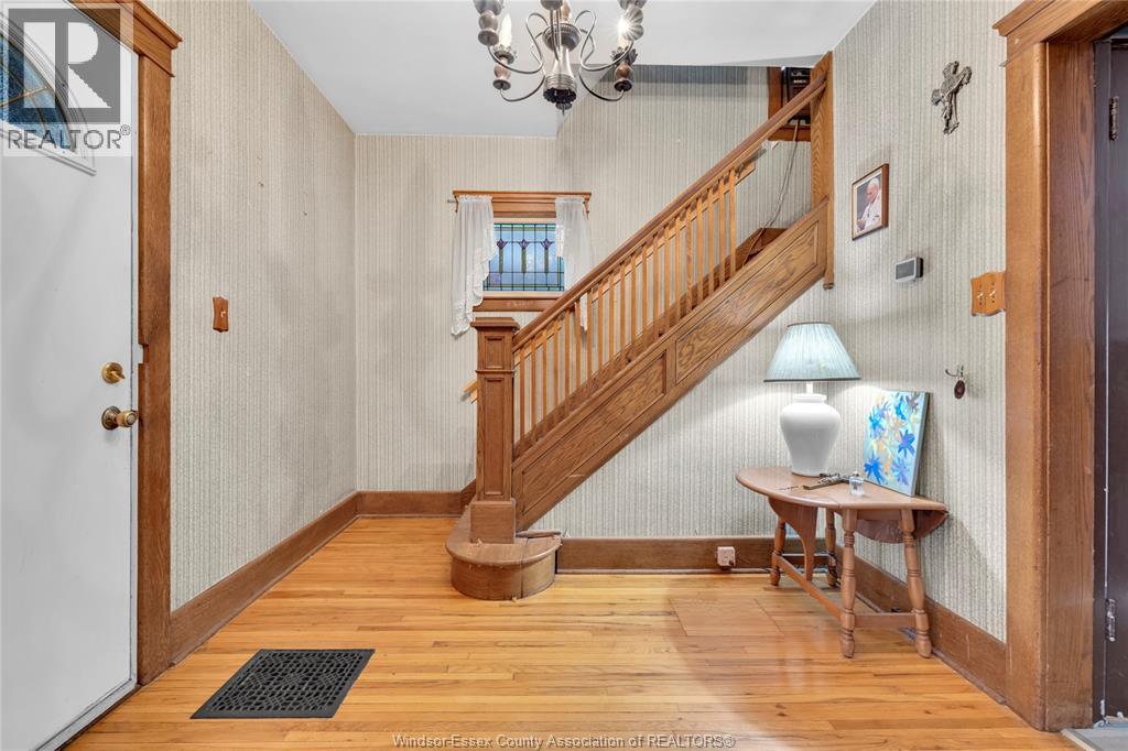 1279 Windermere, Windsor, Ontario N8Y 3E9 - Photo 2 - 26001168