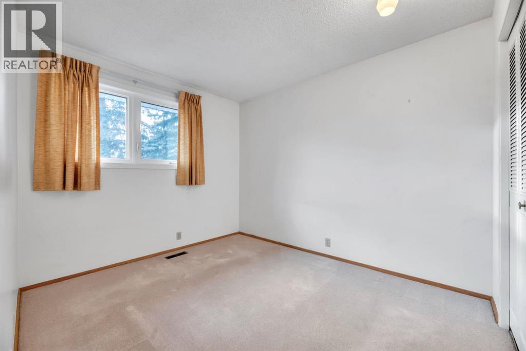 16 Thornwood Close Nw, Calgary, Alberta  T2K 5K3 - Photo 21 - A2279261