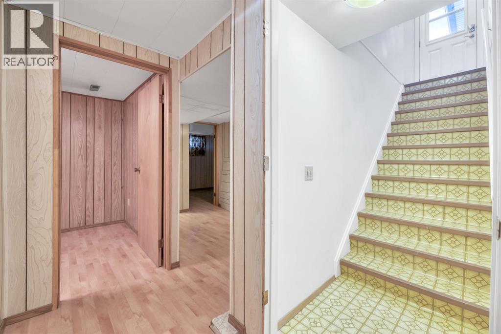 16 Thornwood Close Nw, Calgary, Alberta  T2K 5K3 - Photo 27 - A2279261