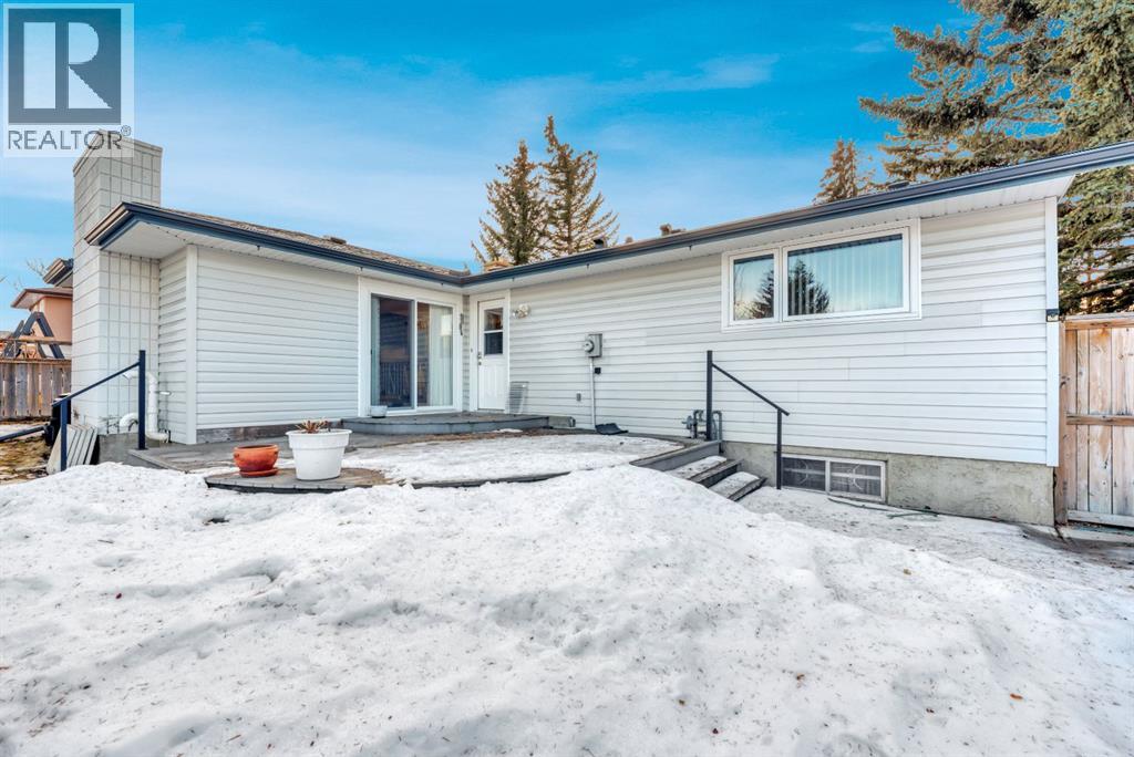 16 Thornwood Close Nw, Calgary, Alberta  T2K 5K3 - Photo 4 - A2279261