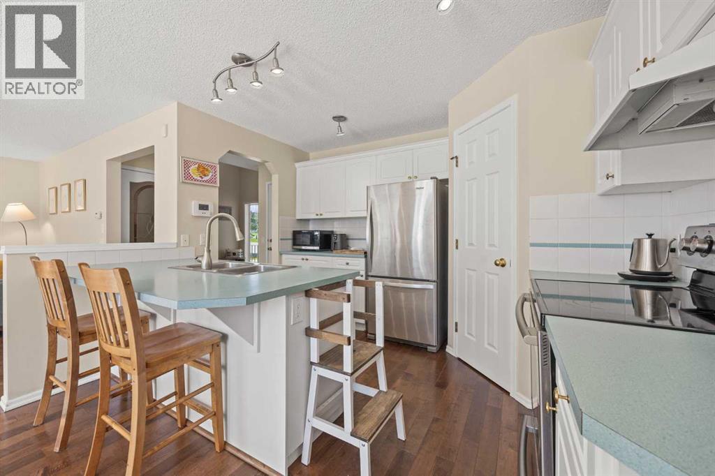 71 Somercrest Close Sw, Calgary, Alberta  T2Y 3H8 - Photo 10 - A2275898