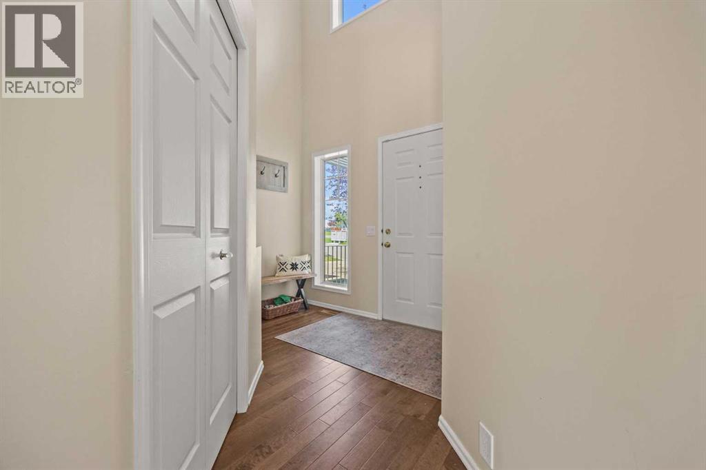 71 Somercrest Close Sw, Calgary, Alberta  T2Y 3H8 - Photo 2 - A2275898