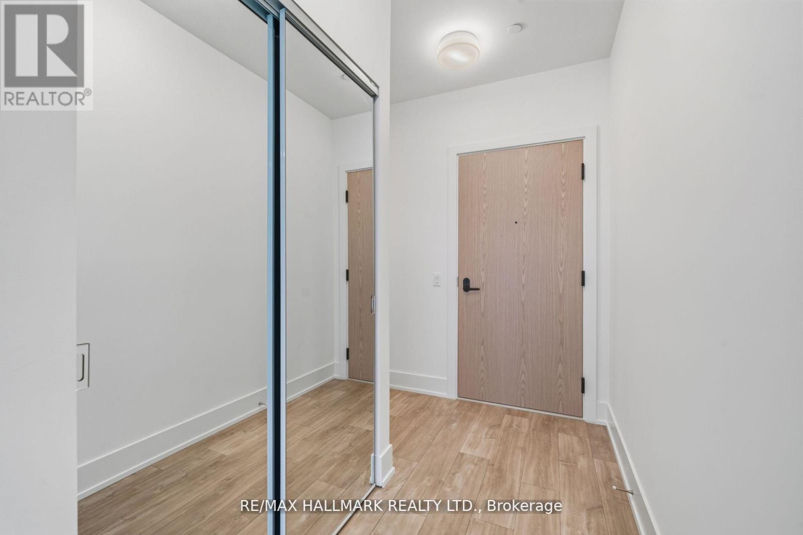 1906 - 10 Inn On The Park Drive, Toronto, Ontario  M3C 0P9 - Photo 4 - C12698498