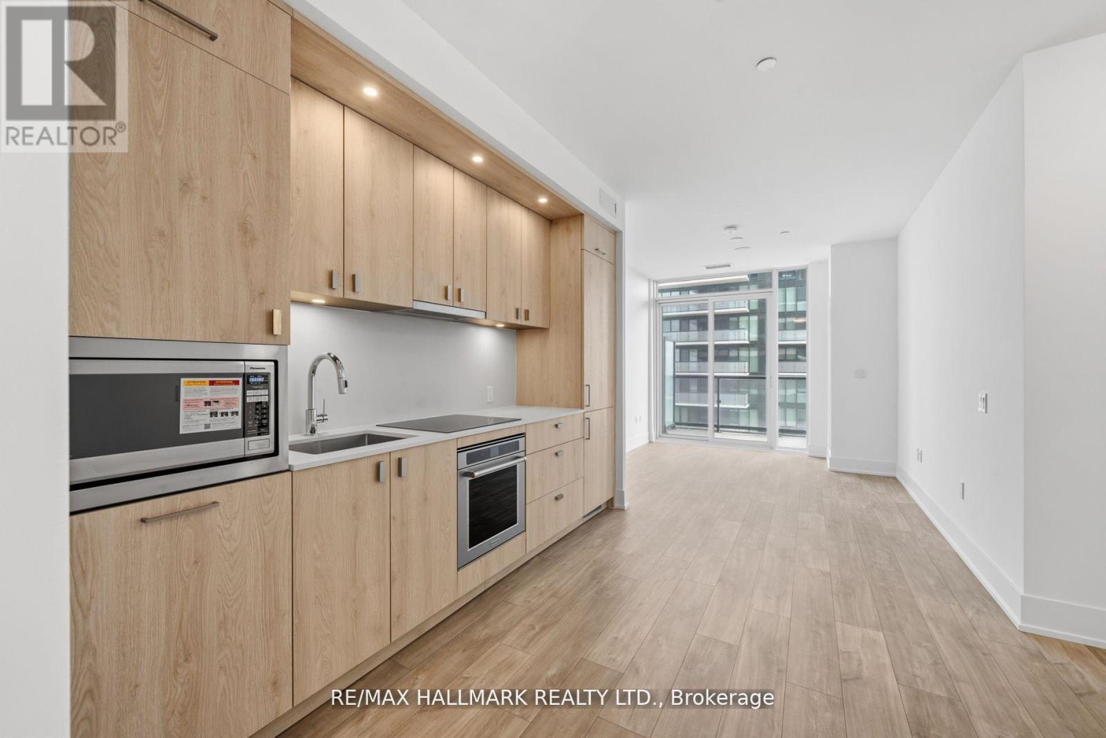 1906 - 10 Inn On The Park Drive, Toronto, Ontario  M3C 0P9 - Photo 6 - C12698498