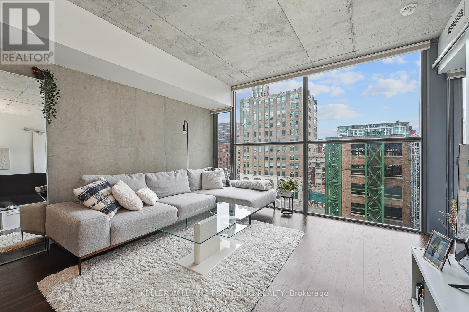 702 - 25 Oxley Street, Toronto, Ontario  M5V 2J5 - Photo 12 - C12698508