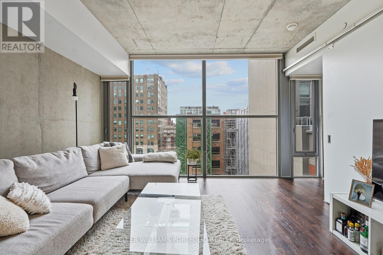 702 - 25 Oxley Street, Toronto, Ontario  M5V 2J5 - Photo 13 - C12698508