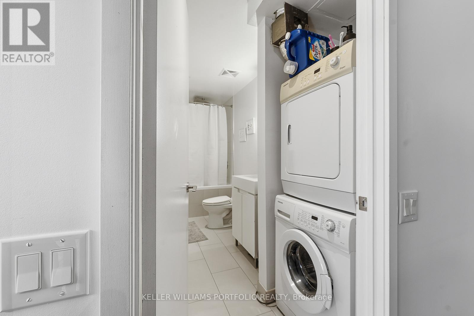 702 - 25 Oxley Street, Toronto, Ontario  M5V 2J5 - Photo 17 - C12698508