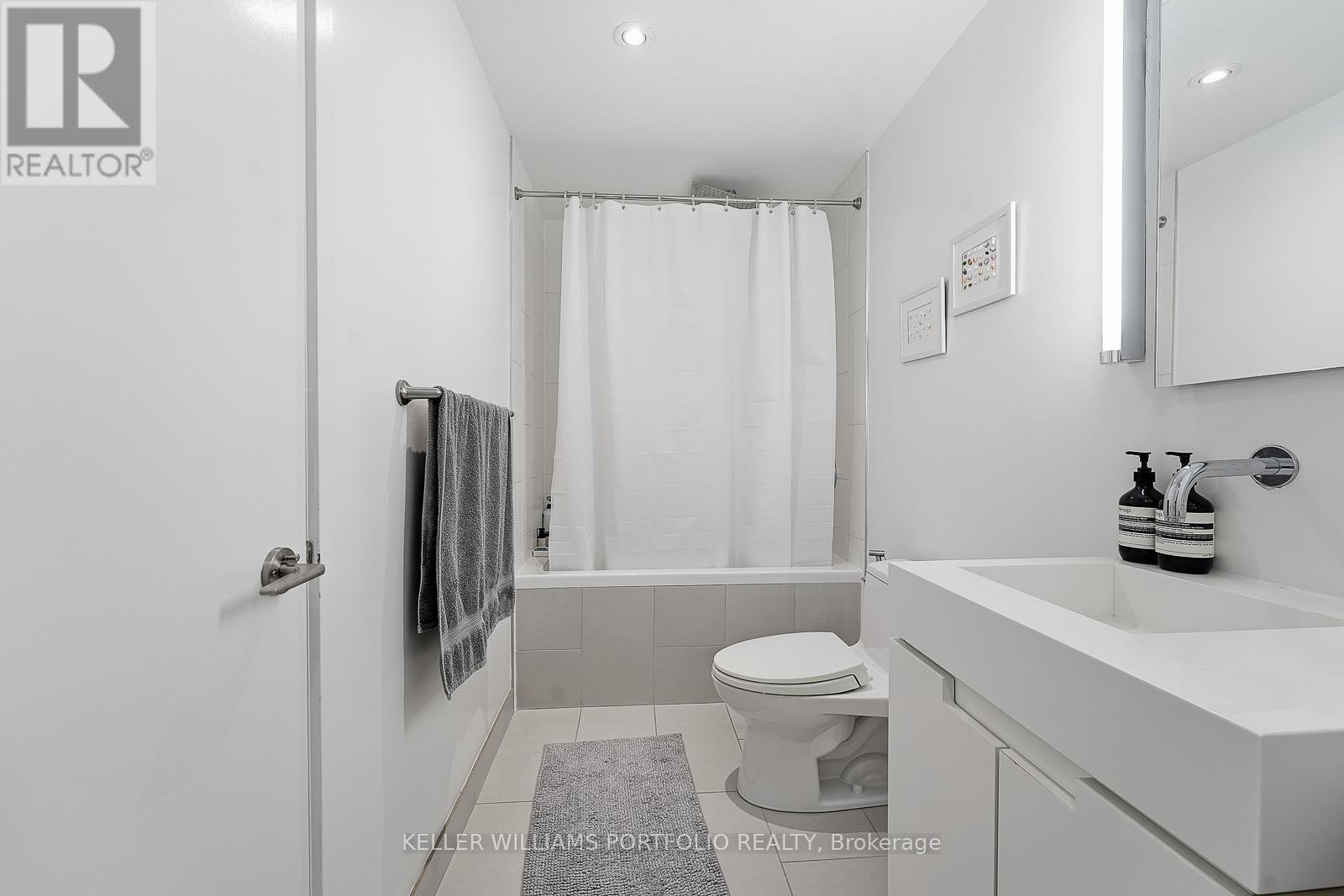 702 - 25 Oxley Street, Toronto, Ontario  M5V 2J5 - Photo 18 - C12698508