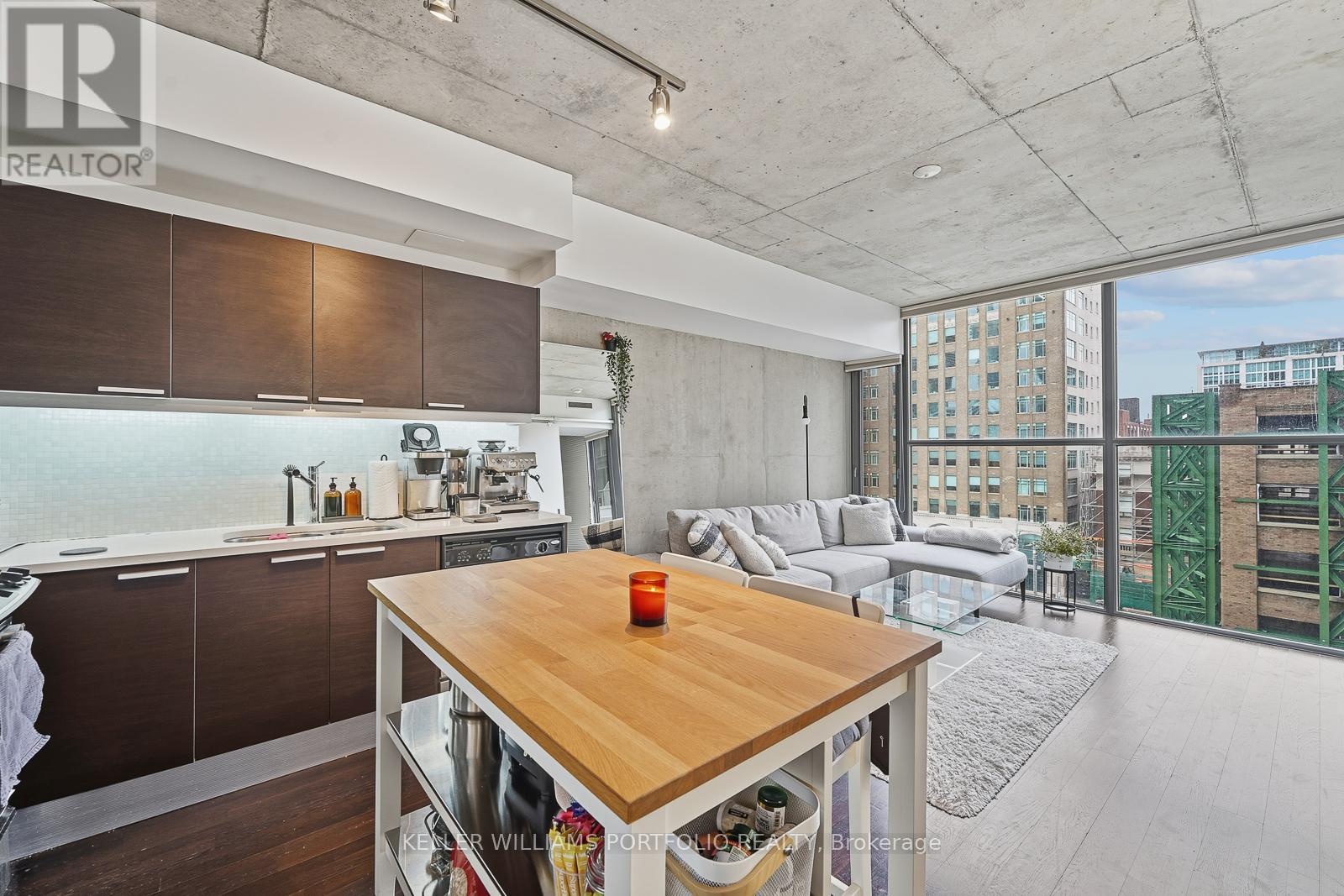 702 - 25 Oxley Street, Toronto, Ontario  M5V 2J5 - Photo 7 - C12698508