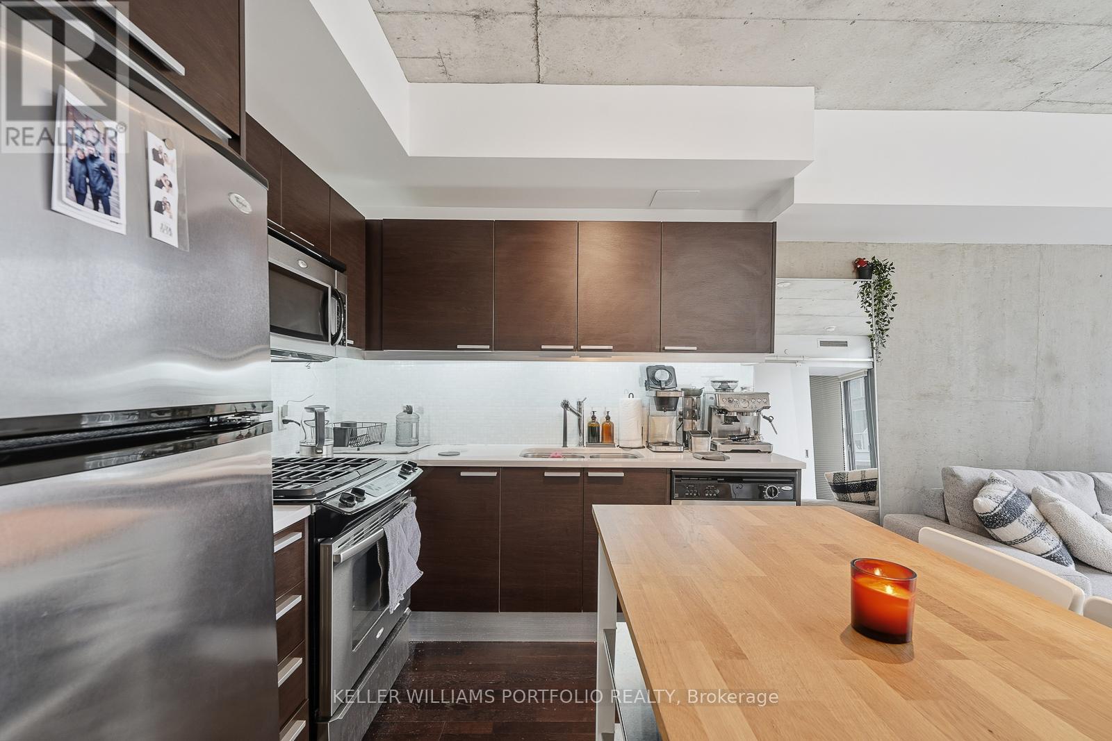 702 - 25 Oxley Street, Toronto, Ontario  M5V 2J5 - Photo 8 - C12698508