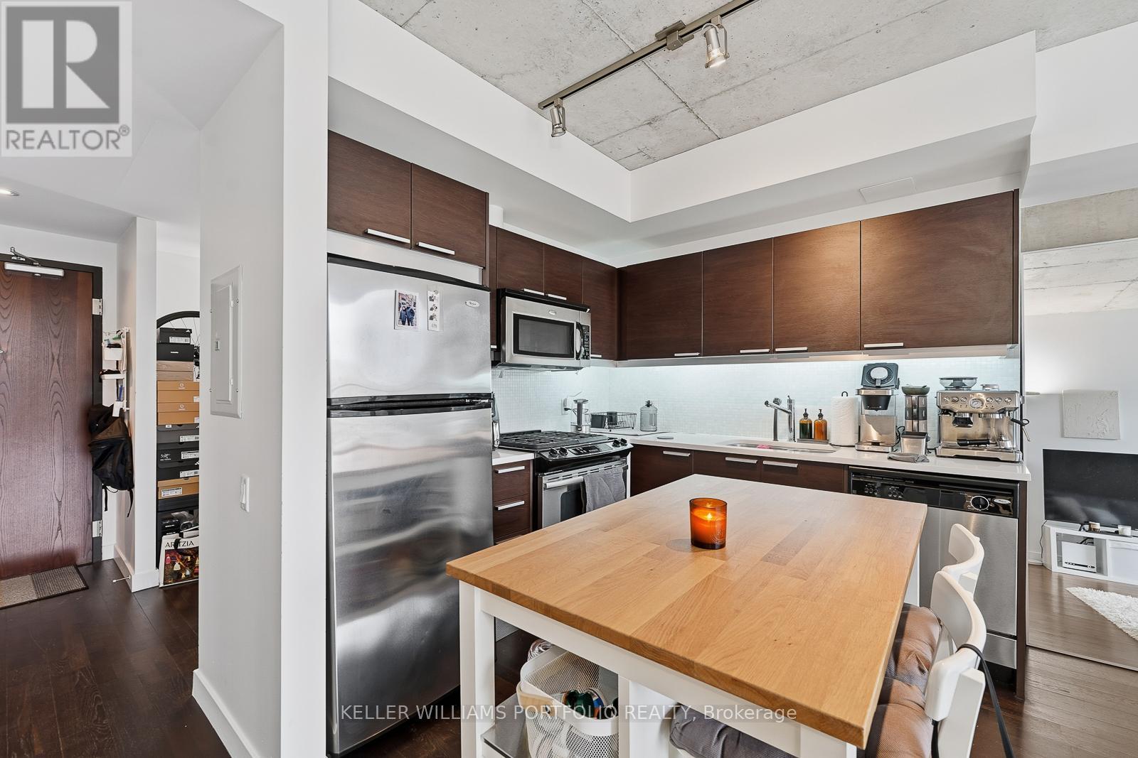 702 - 25 Oxley Street, Toronto, Ontario  M5V 2J5 - Photo 9 - C12698508