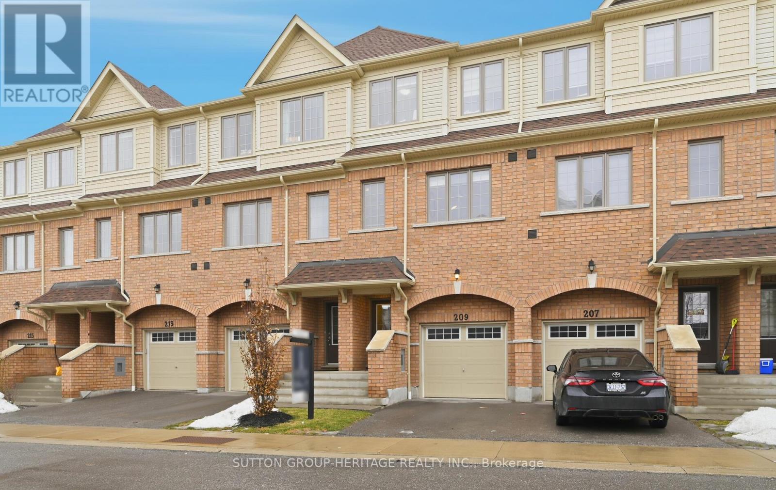 209 DANZATORE PATH, Oshawa, Ontario