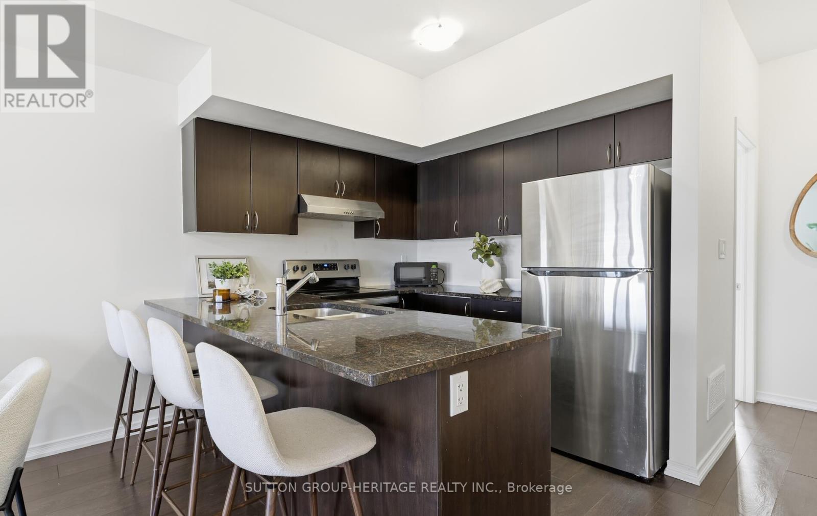 209 Danzatore Path, Oshawa, Ontario  L1L 0P9 - Photo 9 - E12698454