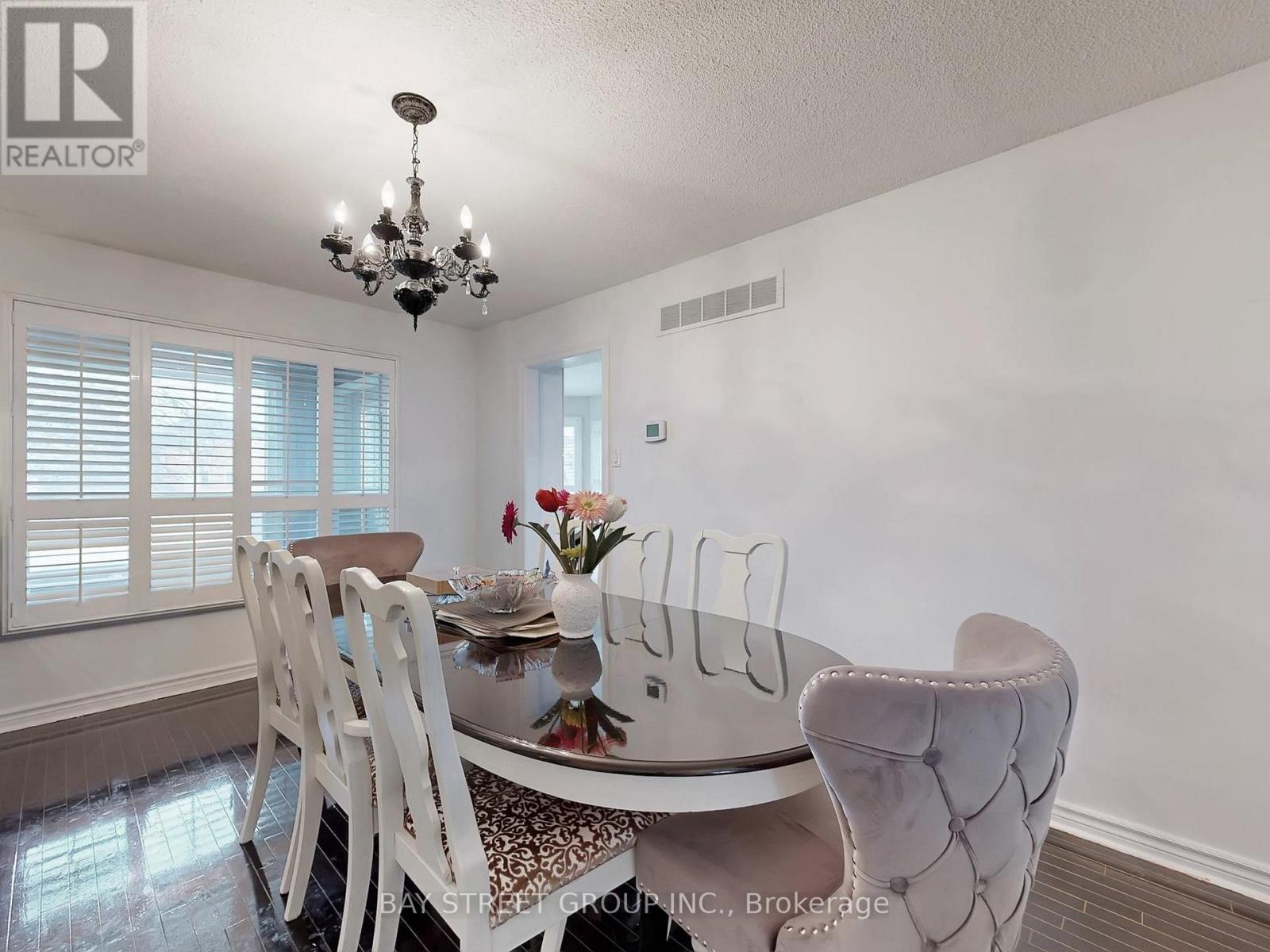 36 Durant Crescent, Markham, Ontario  L3S 3A1 - Photo 6 - N12698470