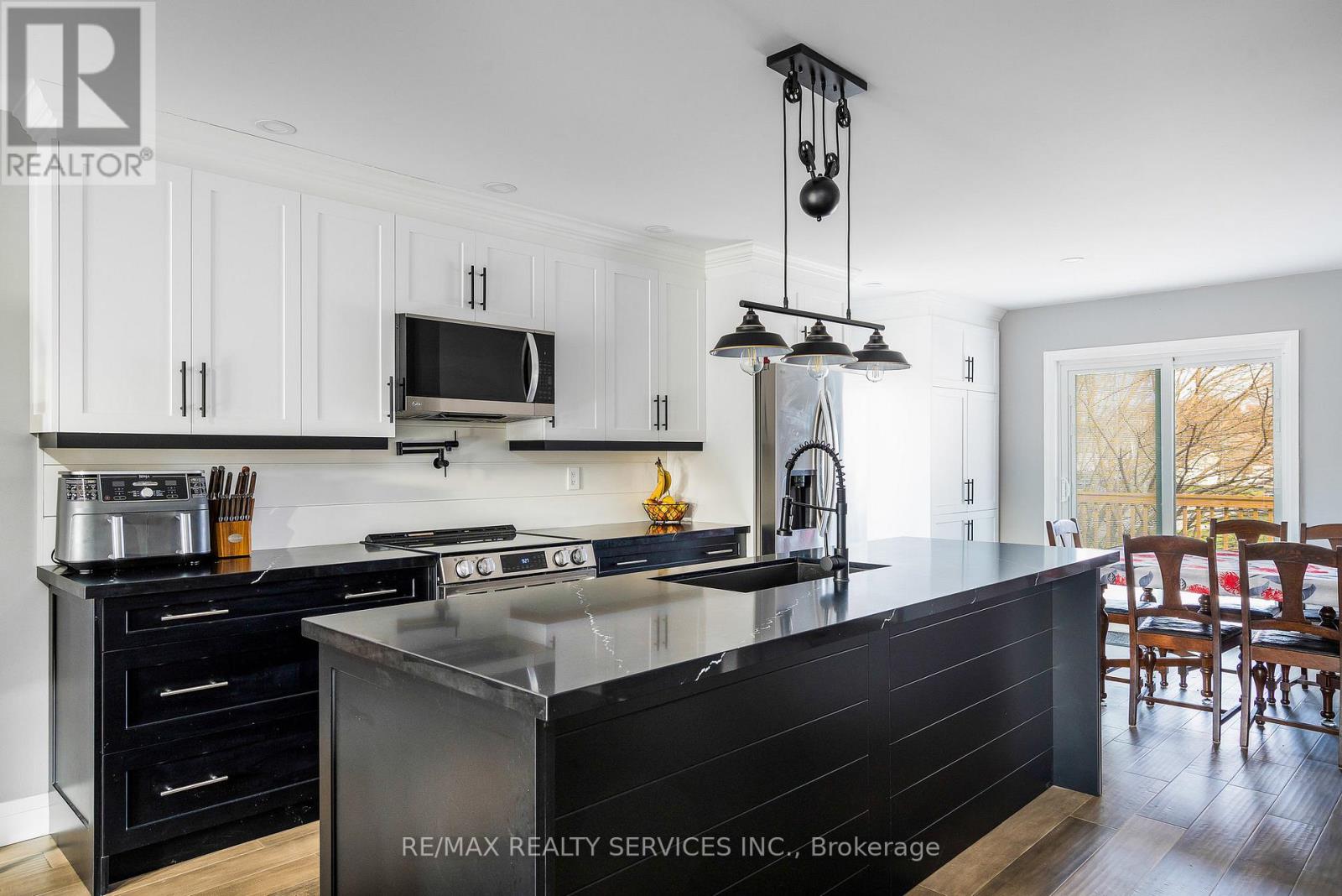 1 ACORN CRESCENT, Wasaga Beach, Ontario