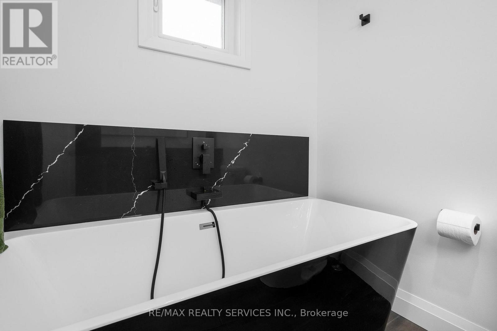 1 Acorn Crescent, Wasaga Beach, Ontario  L9Z 1B7 - Photo 18 - S12698472