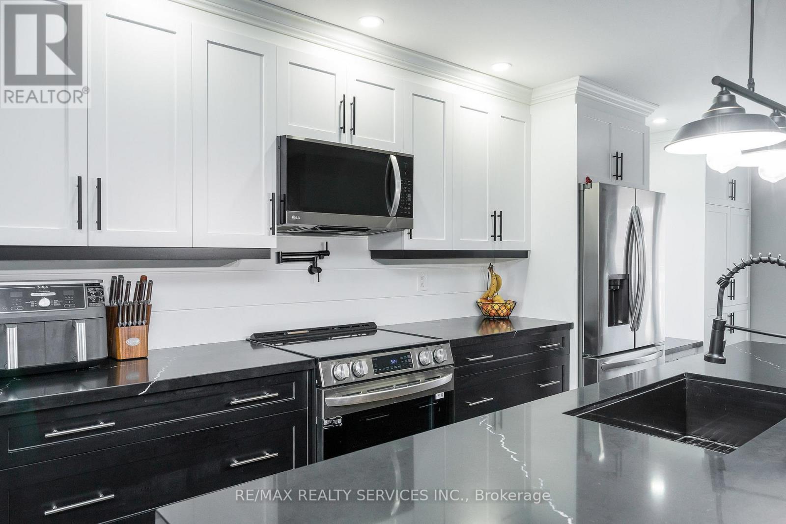 1 Acorn Crescent, Wasaga Beach, Ontario  L9Z 1B7 - Photo 3 - S12698472