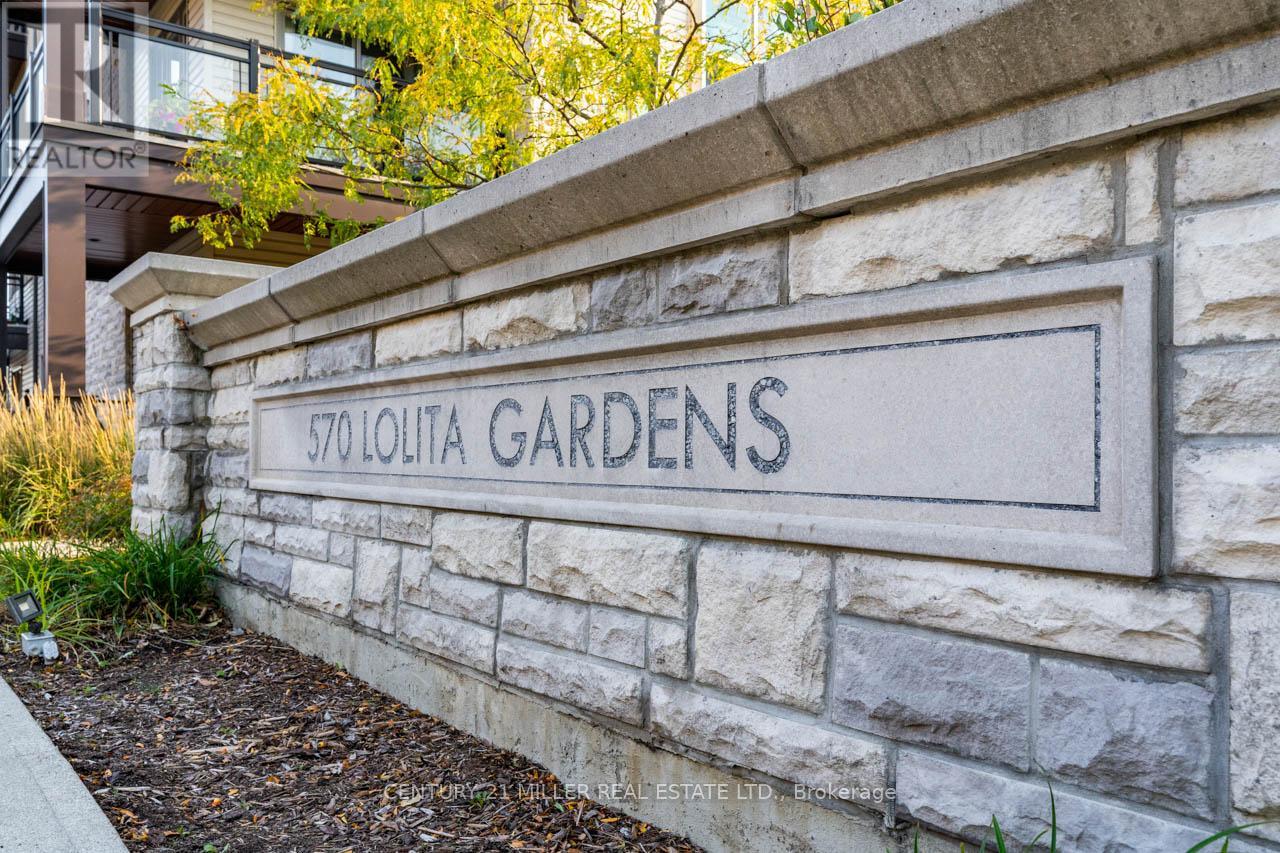 402 - 570 Lolita Gardens, Mississauga, Ontario  L5A 0A1 - Photo 2 - W12698466