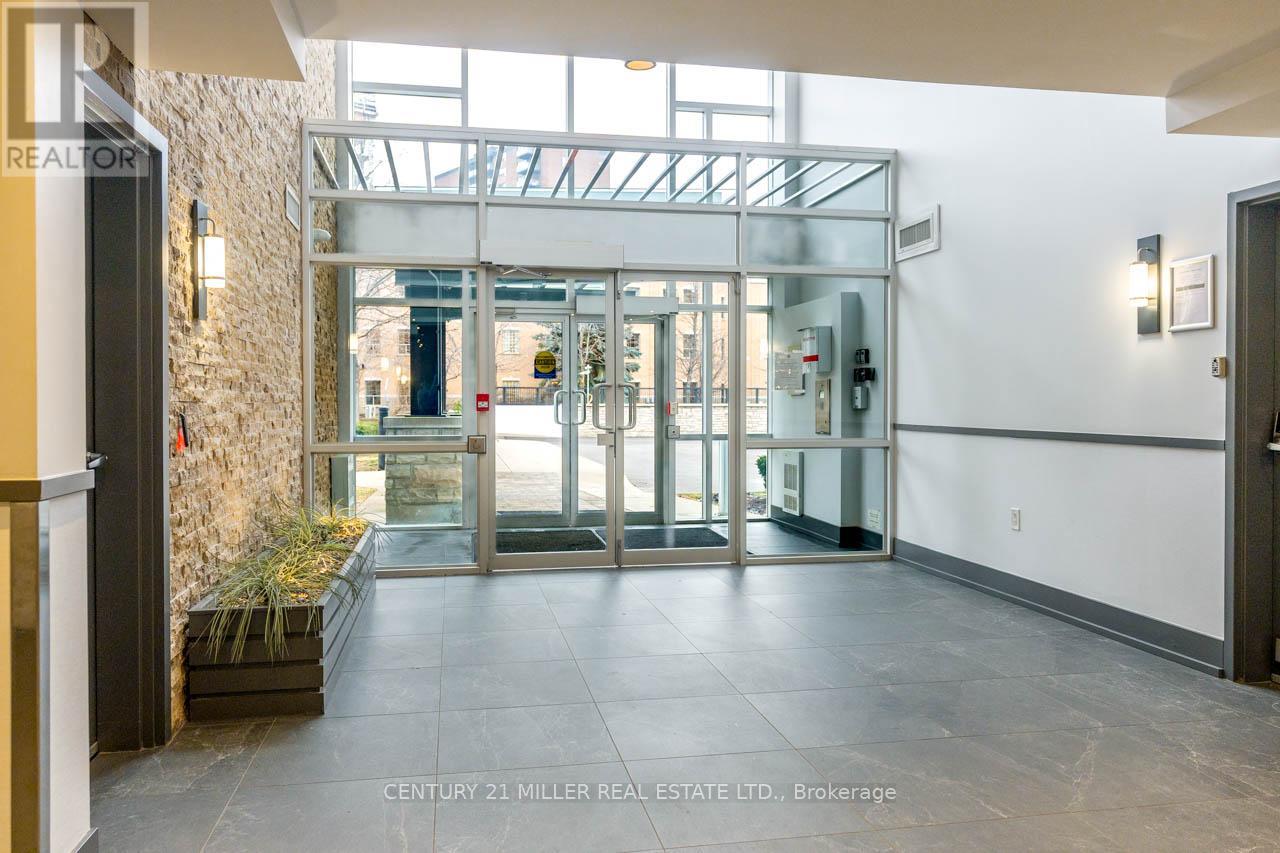 402 - 570 Lolita Gardens, Mississauga, Ontario  L5A 0A1 - Photo 3 - W12698466