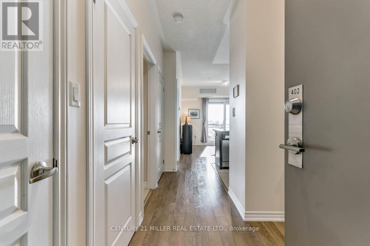 402 - 570 Lolita Gardens, Mississauga, Ontario  L5A 0A1 - Photo 5 - W12698466