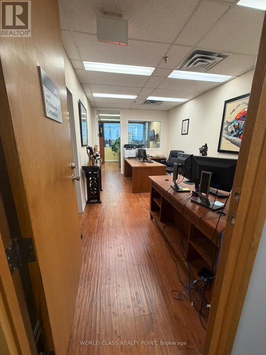 303 - 2800 Skymark Avenue, Mississauga, Ontario  L4W 5A6 - Photo 5 - W12698468