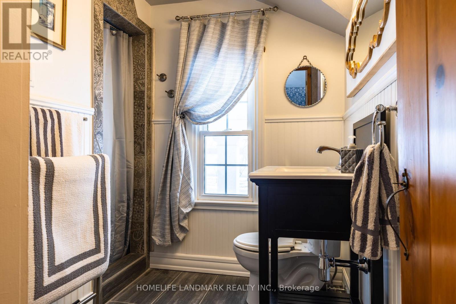 1927 Niagara Parkway, Fort Erie, Ontario  L2A 5M4 - Photo 27 - X12644060