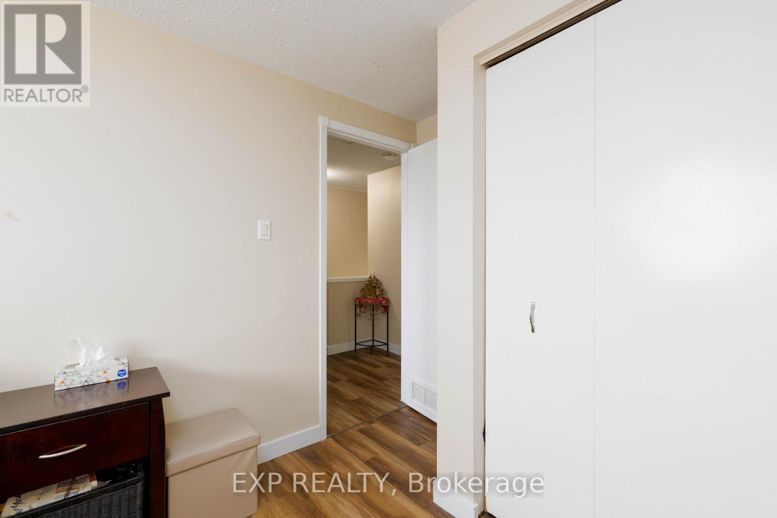 102 The Country Way, Kitchener, Ontario  N2E 2K8 - Photo 18 - X12698452