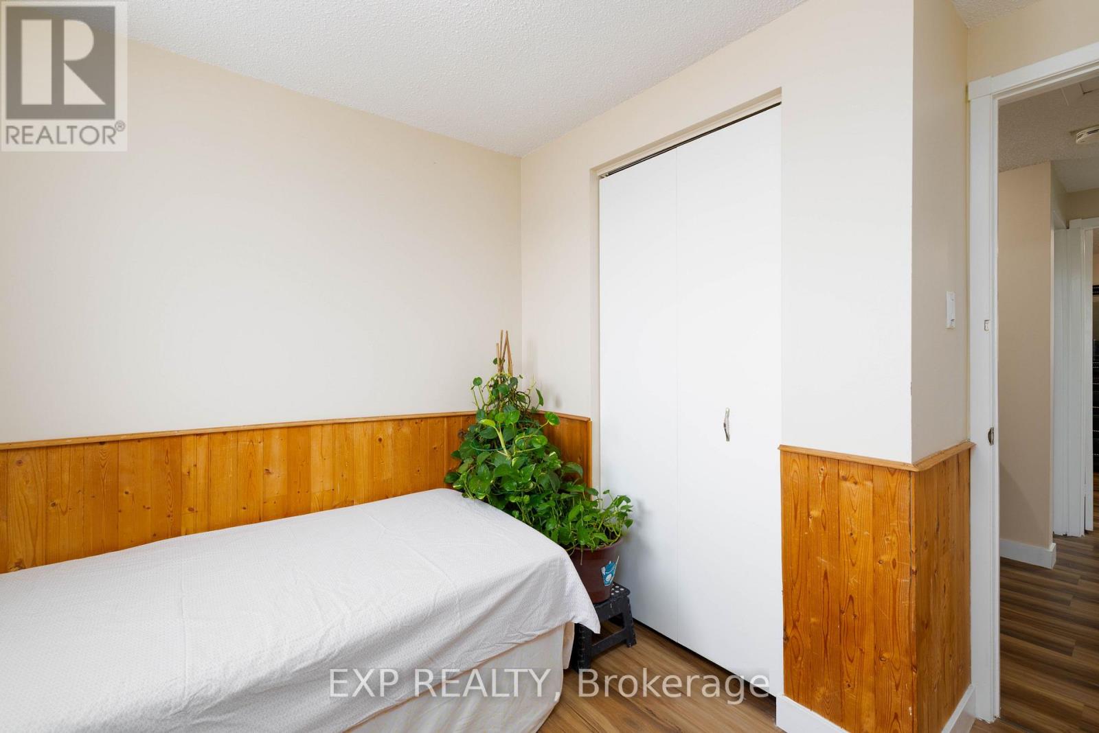 102 The Country Way, Kitchener, Ontario  N2E 2K8 - Photo 20 - X12698452